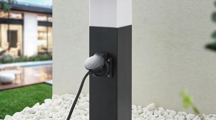 lampa-slupek-65-cm-e27-z-gniazdem-230v-czarna-2.jpg
