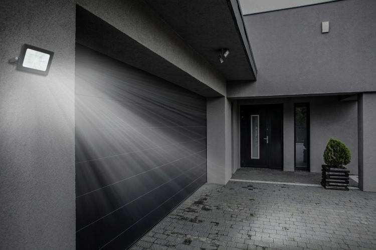 Halogen-naświetlacz-LED-20W-ip65-2.jpeg