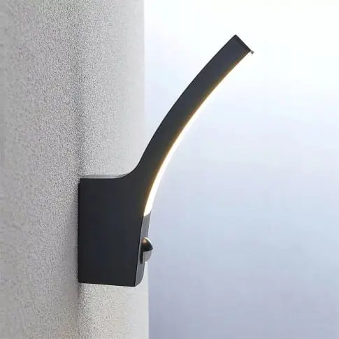 kinkiet-ogrodowy-led-12w-1080-lm-lampa-elewacyjna-4000k-z-czujnikiem-ruchu-zmierzchu-ip44-czarna.jpg
