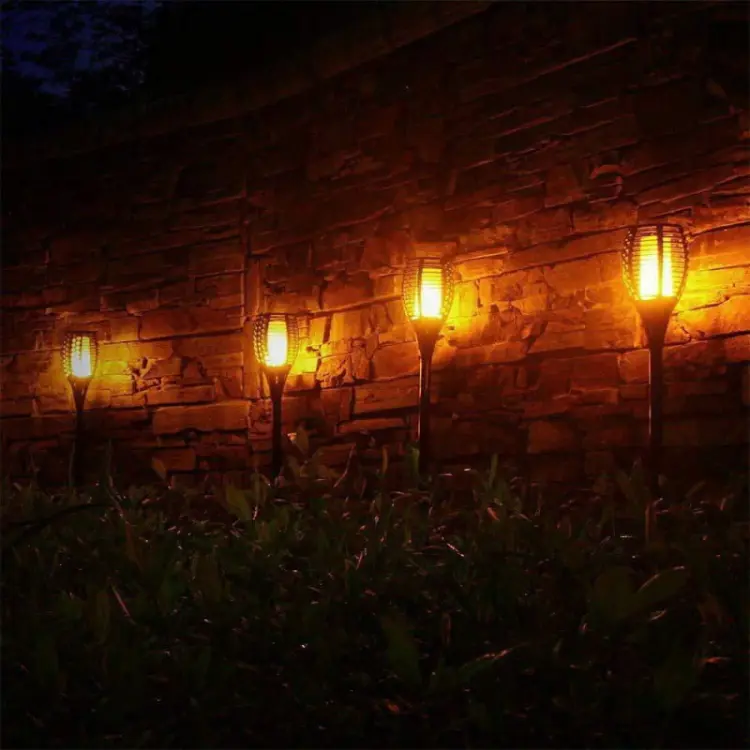 lampa-solarna-pochodnia-plomien-btrb.jpg