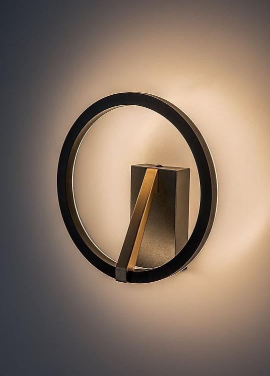 Lampa-ścienna-ozdobna-renara-8W-990lm-czarna-złota-IP20-1.jpg