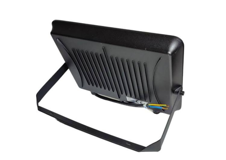 halogen-naswietlacz-led-Atria-100W-6000K-9000lm-IP65-2.jpg