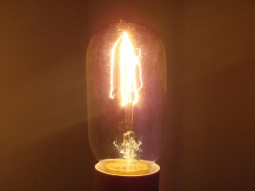 Żarówka-węglowa-ozdobna-selsby-a45-40W-filament-2.jpg
