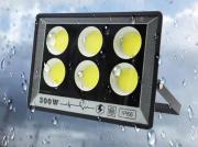 HALOGEN-REFLEKTOR-NAŚWIETLACZ-MOCNA-LAMPA-DO-GARAZU-OGRODU-NA-ELEWACJE-300W-IP65-1.jpg