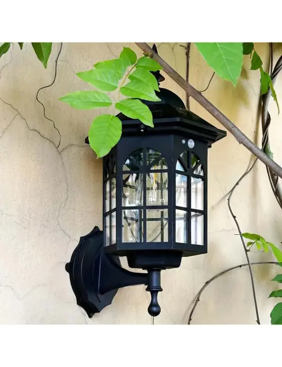 Lampa-elewacyjna-kinkiet-LED-solarna-czujnik-Retro-Czarna-IP44.jpg