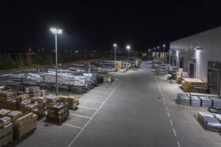 lampa-naswietlacz-halogen-LED-Mador-IP65.jpg