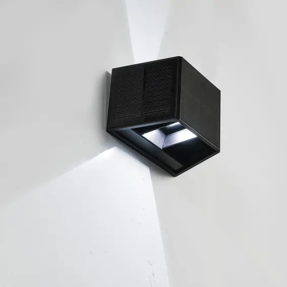 lampa-kinkiet-solarny-elewacyjny-6000K-50lm-IP44.jpg