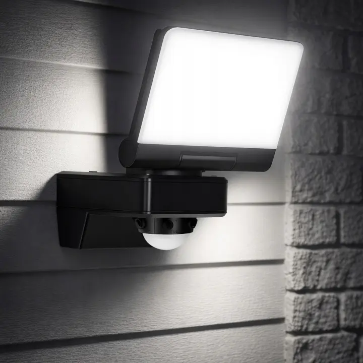 Halogen-Naswietlacz-LED-24W-2880lm-czujnik-PIR-Regulowany-czarny-IP65-5.jpg