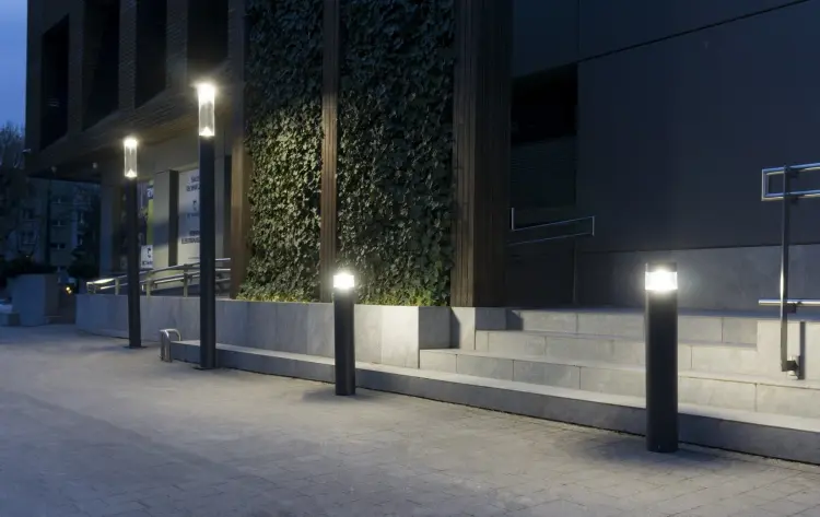 Lampa-stojaca-ogrodowa-zewnetrzna-LED-23W-4000K-IP65-Antracyt.jpg