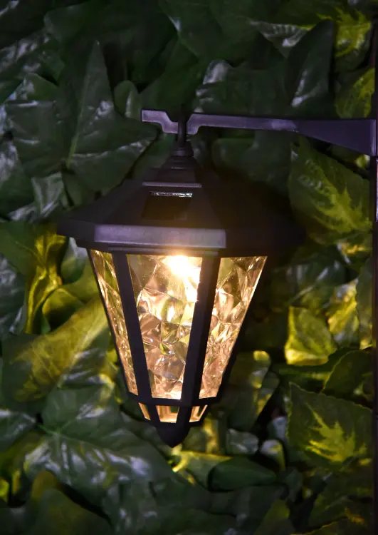 Lampa-solarna-latarnia-LED-barwa-ciepła-136cm-czarna-IP65.jpg