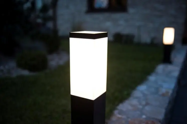slupek-oswietleniowy-lampa-okragla-zewnetrzna.jpg